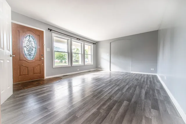 $399,900 | 1043 Elmwood Lane, Elk Grove Village, IL 60007