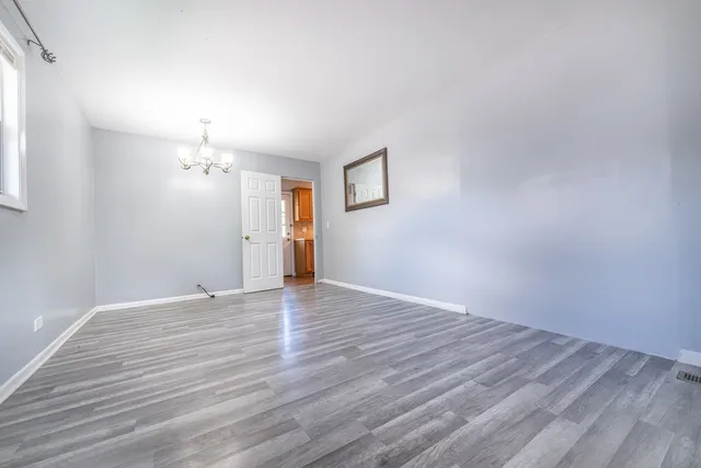 $399,900 | 1043 Elmwood Lane, Elk Grove Village, IL 60007