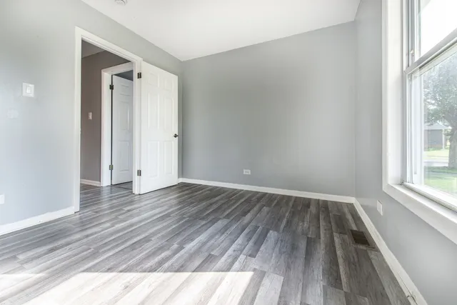 $399,900 | 1043 Elmwood Lane, Elk Grove Village, IL 60007