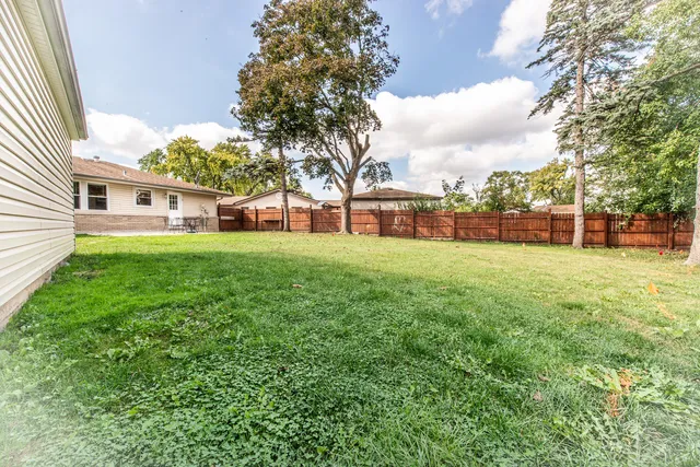 $399,900 | 1043 Elmwood Lane, Elk Grove Village, IL 60007