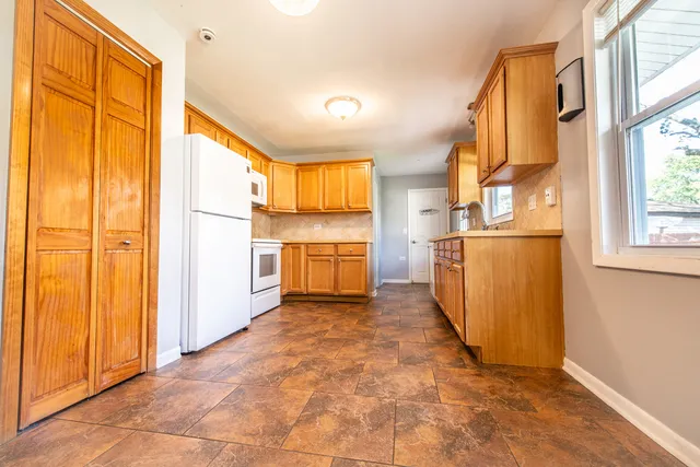 $399,900 | 1043 Elmwood Lane, Elk Grove Village, IL 60007