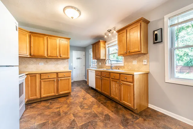 $399,900 | 1043 Elmwood Lane, Elk Grove Village, IL 60007