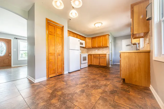 $399,900 | 1043 Elmwood Lane, Elk Grove Village, IL 60007