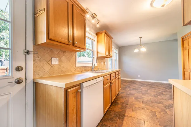 $399,900 | 1043 Elmwood Lane, Elk Grove Village, IL 60007