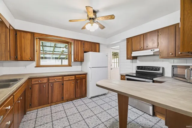 $209,000 | 738 Sunset Drive, Bloomfield, IN 47424