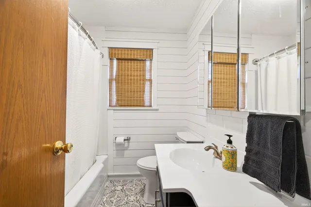 $209,000 | 738 Sunset Drive, Bloomfield, IN 47424