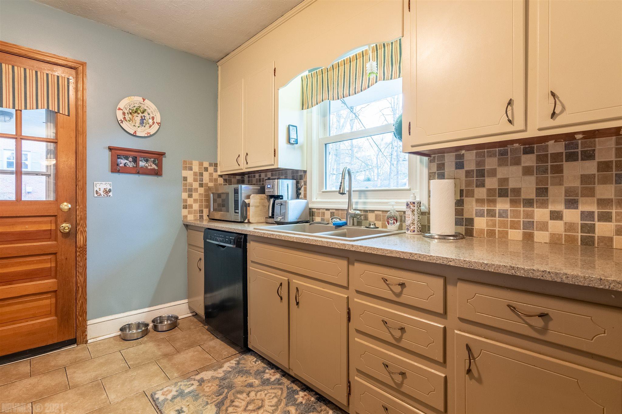 455 Overhill Road Christiansburg, VA 24073 - Photo 11 of 42 Gallery Image 11