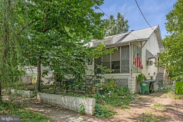 $325,000 | 3710 Shepherd Street, Brentwood, MD 20722