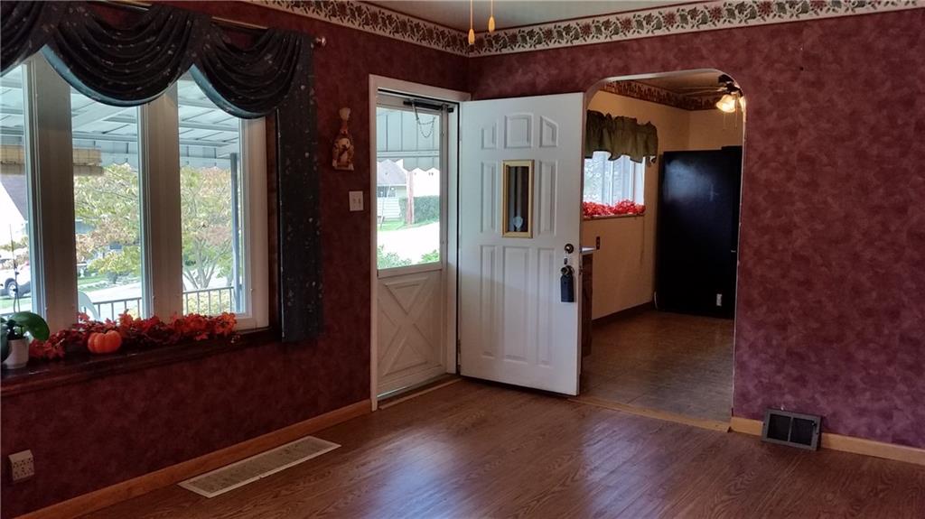 621 Jefferson Road Pittsburgh, PA 15235 - Photo 3 of 25 Warm and inviting foyer entrance into spacious Living Room