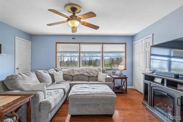 $217,900 | 5542 State Rd H, De Soto, MO 63020