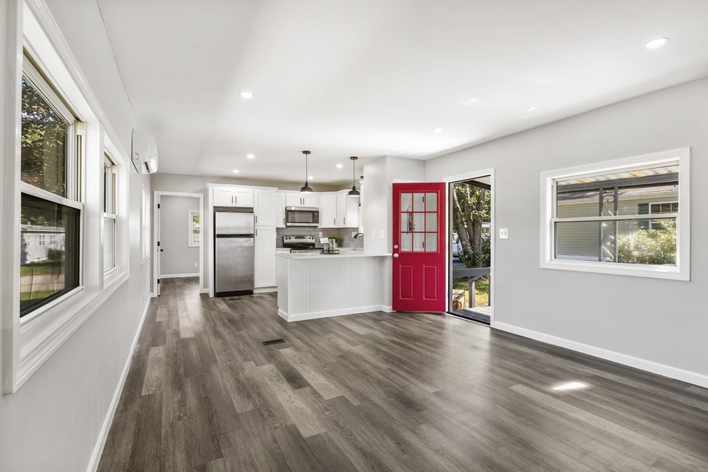 79 Holly Road Taunton, MA 02780 - Photo 5 of 19 Gallery Image 5
