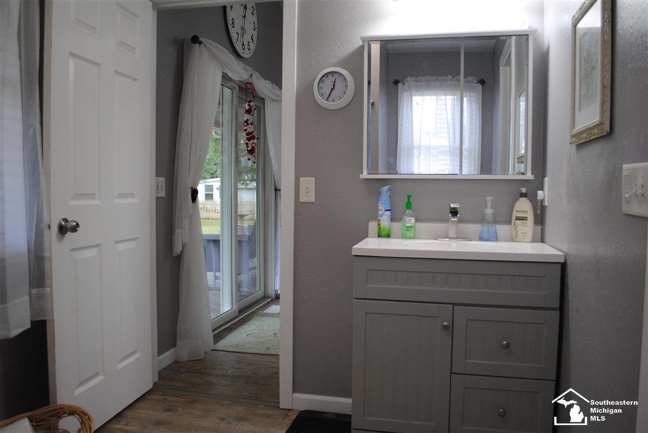 6870 Jackman Road Temperance, MI 48182 - Photo 26 of 48 50062845-25.JPG