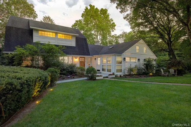 $1,799,995 | 2 Spring Hollow Road, Centerport, NY 11721