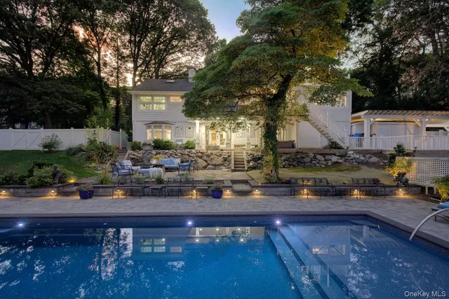 $1,799,995 | 2 Spring Hollow Road, Centerport, NY 11721