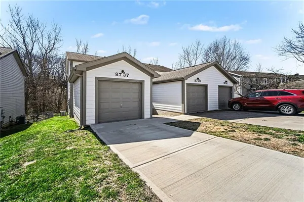 $205,000 | 8737 Northwest 82nd Street, Kansas City, MO 64152