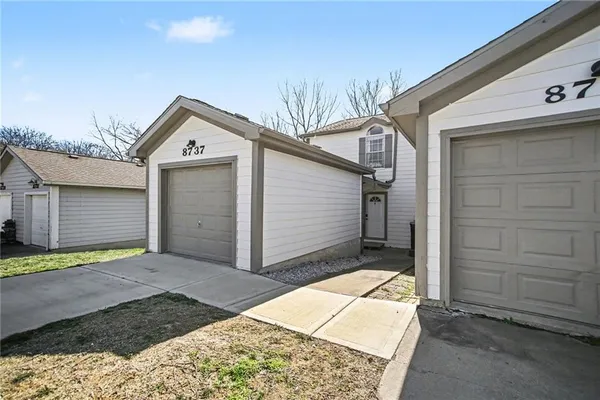 $205,000 | 8737 Northwest 82nd Street, Kansas City, MO 64152