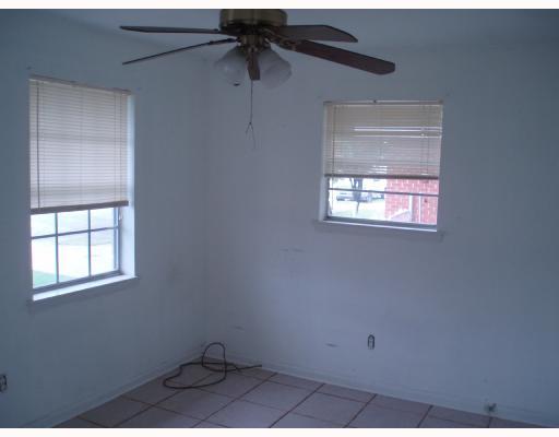 568 Deerfield Road Gretna, LA 70056 - Photo 4 of 5 Gallery Image 4