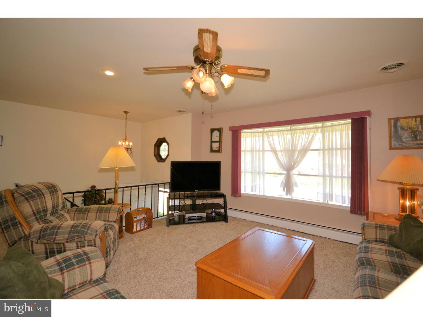 722 Hunters Run Road Pottstown, PA 19465 - Photo 11 of 25 Living Room