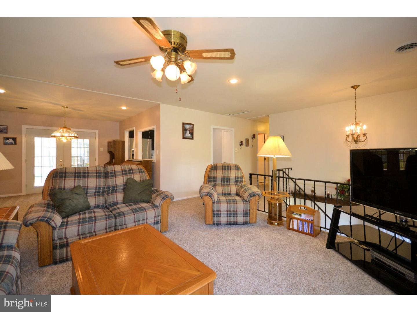 722 Hunters Run Road Pottstown, PA 19465 - Photo 12 of 25 Living Room