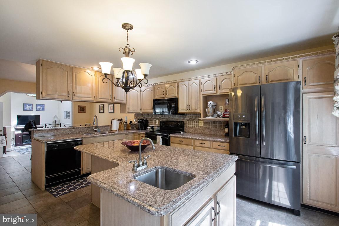 5712 Columbia Road Columbia, MD 21044 - Photo 6 of 26 Updated Kitchen with Granite Countertops