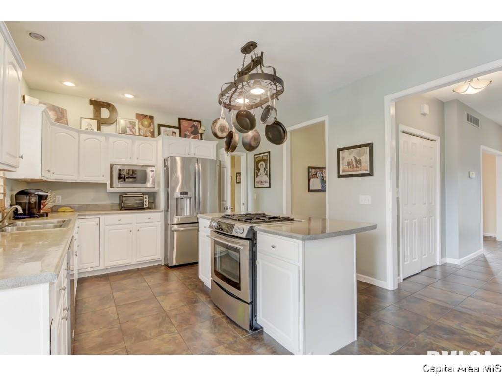 3540 Benbrook Drive Springfield, IL 62711 - Photo 5 of 34