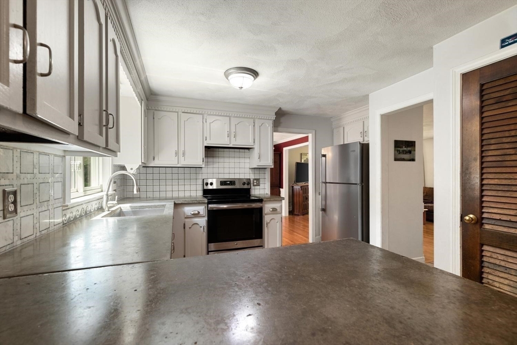 83 Willow Ridge Road North Andover, MA 01845 - Photo 19 of 42