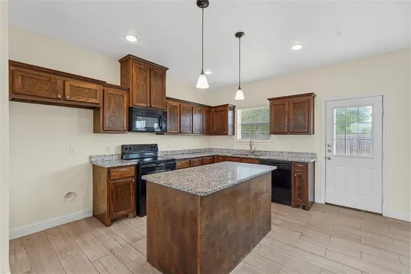 $1,660 | 2103 Oliver Street, Greenville, TX 75401