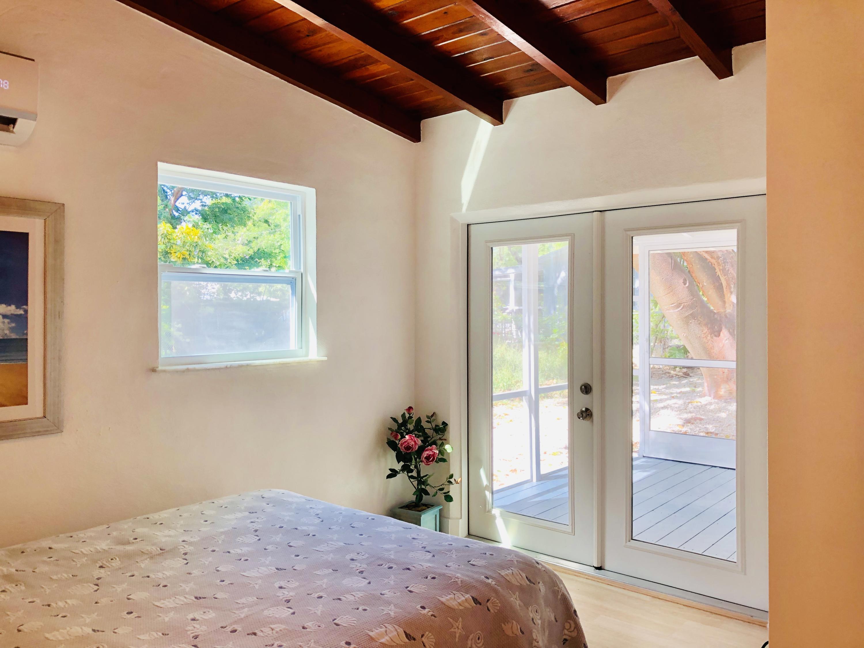 813 La Paloma Road Key Largo, FL 33037 - Photo 23 of 35 Master Suite
