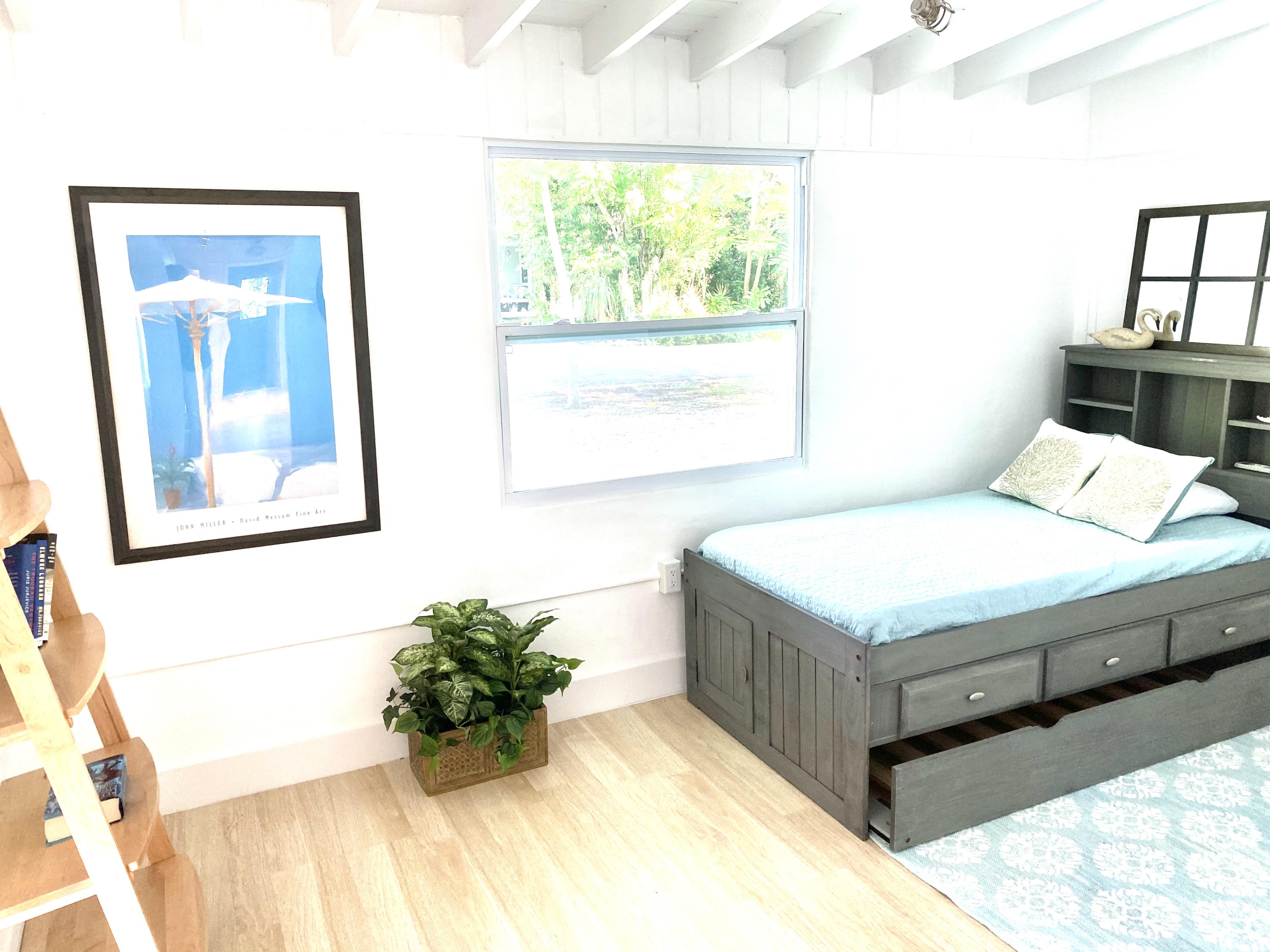 813 La Paloma Road Key Largo, FL 33037 - Photo 27 of 35 Front Bedroom