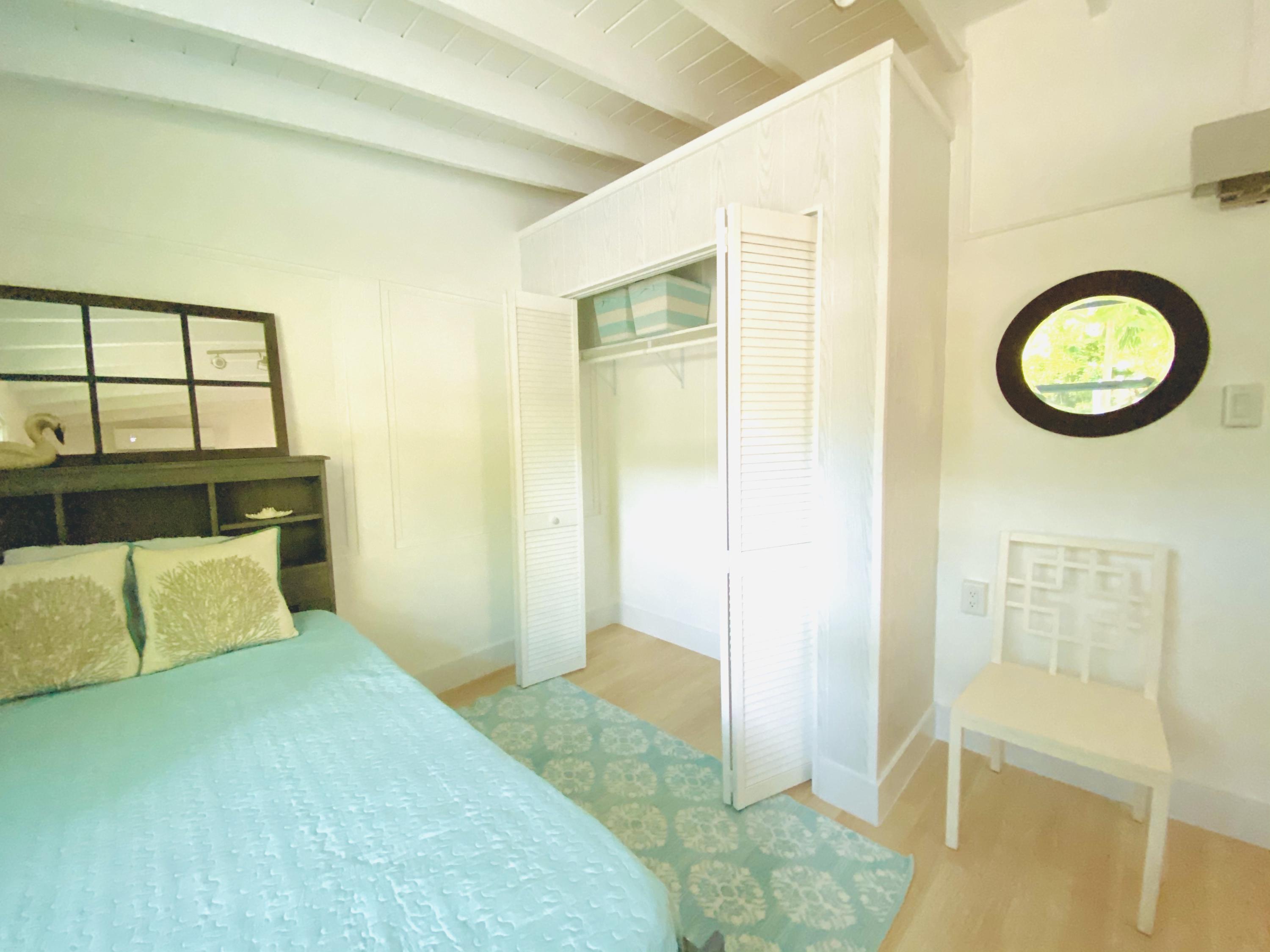 813 La Paloma Road Key Largo, FL 33037 - Photo 28 of 35 Trundle Bed in Front Bedroom