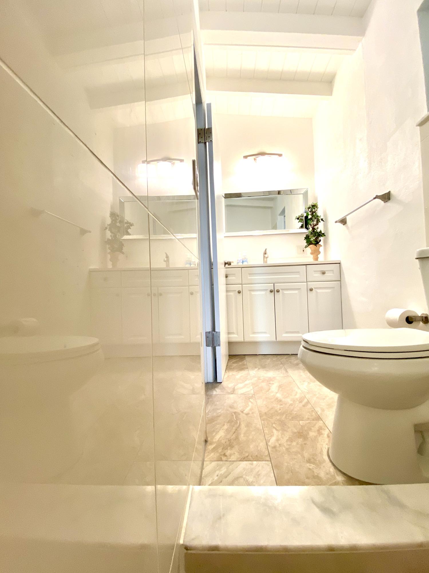 813 La Paloma Road Key Largo, FL 33037 - Photo 29 of 35 Second Bathroom