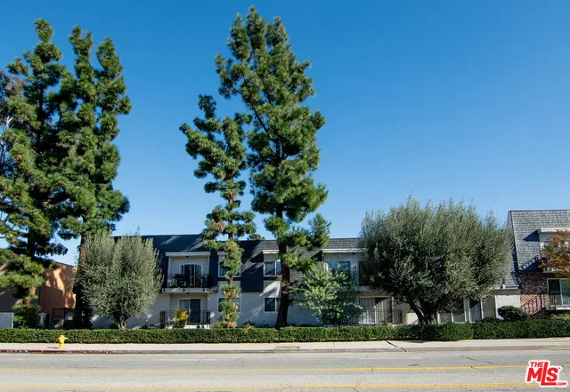 $629,000 | 5252 Coldwater Canyon Avenue, Unit 214, Sherman Oaks, CA 91401