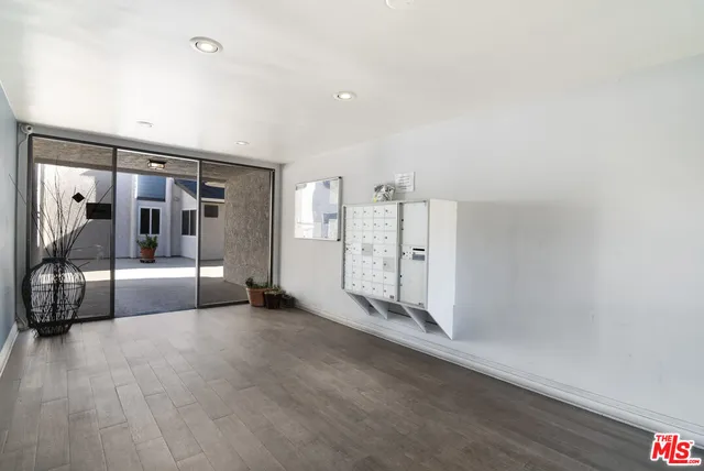 $629,000 | 5252 Coldwater Canyon Avenue, Unit 214, Sherman Oaks, CA 91401