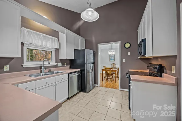 $319,900 | 1600 Rocky Glen Lane, Charlotte, NC 28214