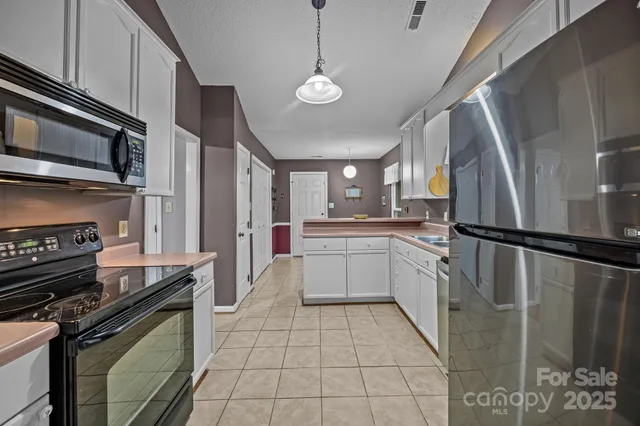 $319,900 | 1600 Rocky Glen Lane, Charlotte, NC 28214