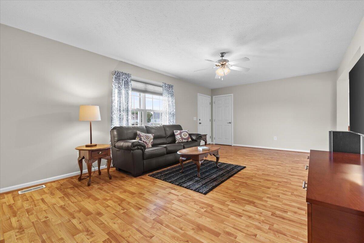 08-263 Sunny Field Rd-8