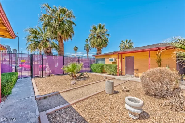 $775 | 210 North 10th Street, Unit 4, Las Vegas, NV 89101
