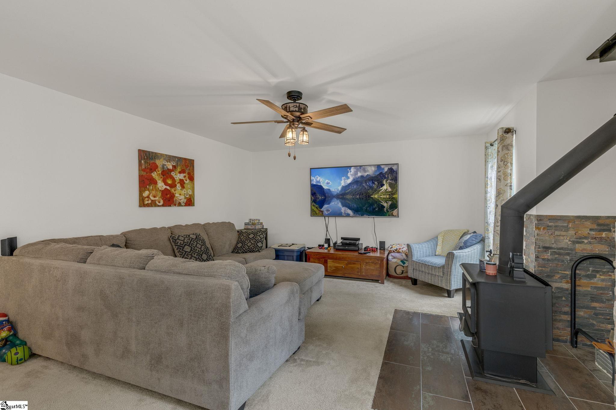 131 Tompkins Hl Lane Pickens, SC 29671 - Photo 8 of 38