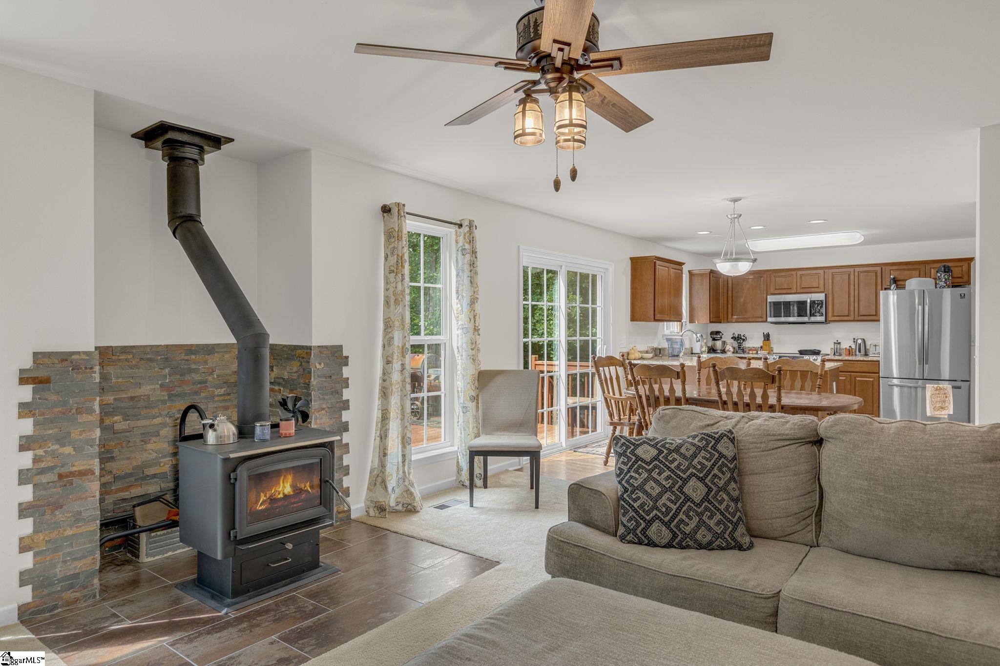 131 Tompkins Hl Lane Pickens, SC 29671 - Photo 10 of 38