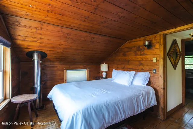 a view of a back yard