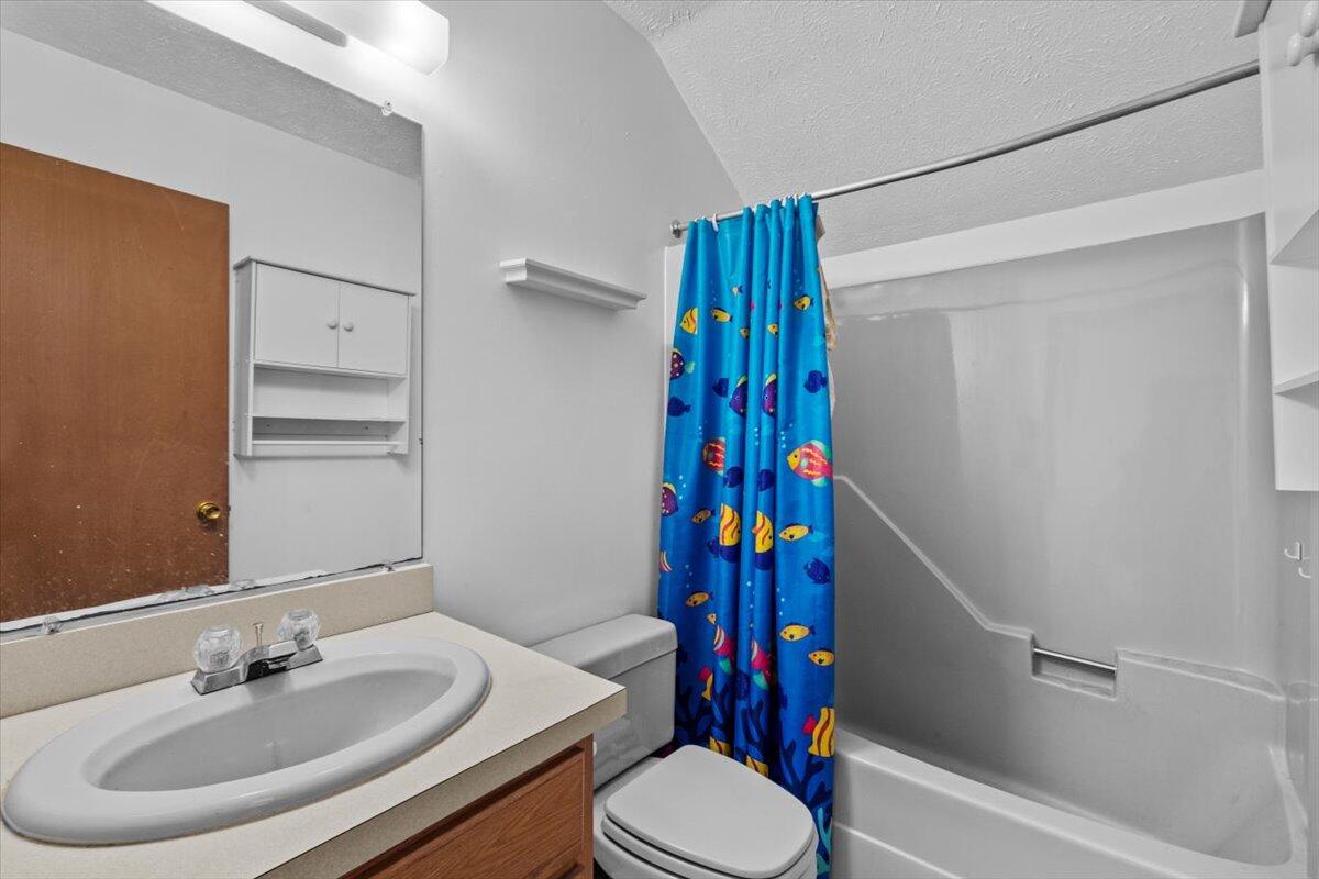 117 Manchester Drive Bushkill, PA 18324 - Photo 29 of 33 a bathroom with a sink toilet and shower