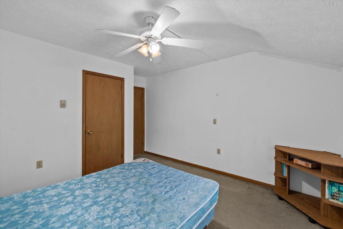 117 Manchester Drive Bushkill, PA 18324 - Photo 33 of 33 a view of a livingroom with an empty space