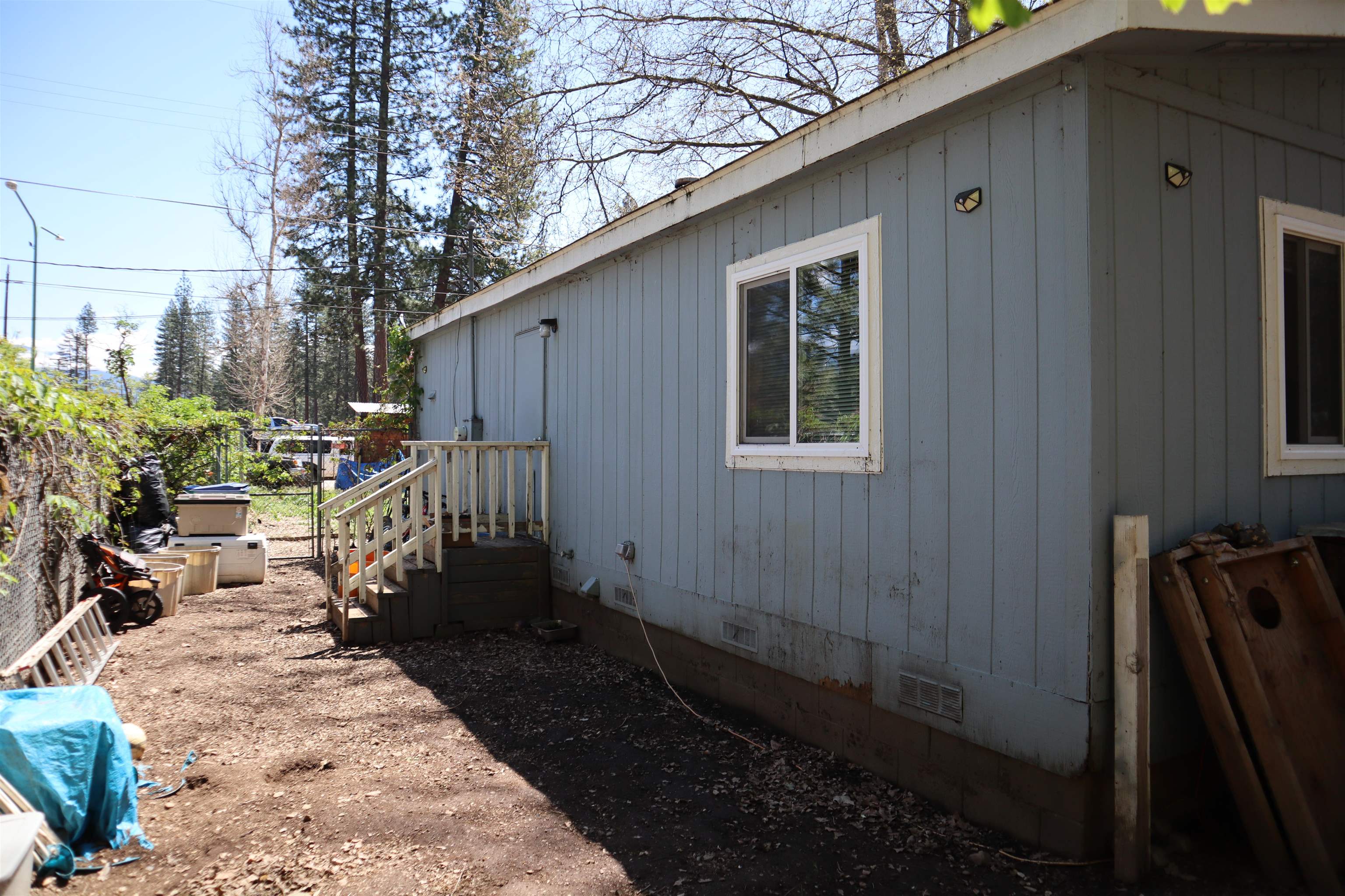193 Fairground Road Quincy, CA 95971 - Photo 16 of 20 a backyard of a house with seating space