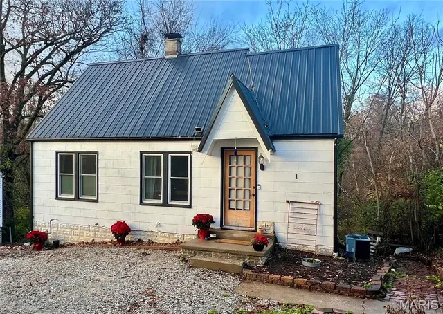 $129,900 | 1 Cedar Hill Street, Belleville, IL 62223