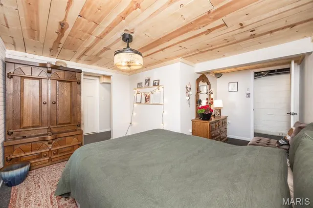 $129,900 | 1 Cedar Hill Street, Belleville, IL 62223