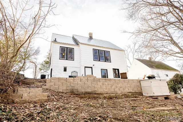 $129,900 | 1 Cedar Hill Street, Belleville, IL 62223