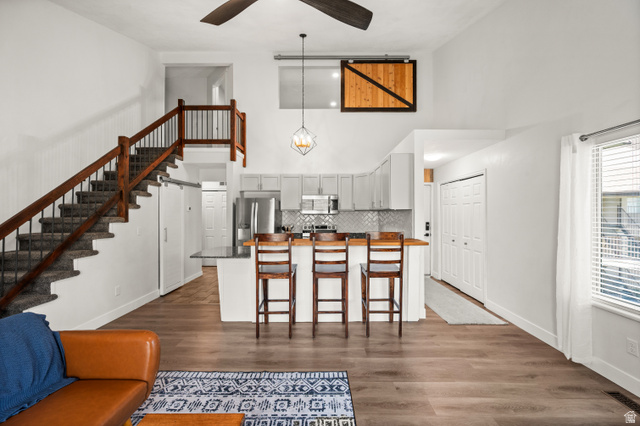 9229 South Jefferson Cove Sandy, UT 84070 - Photo 5 of 39