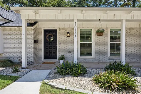 $549,900 | 10143 Whiteside Lane, Houston, TX 77043