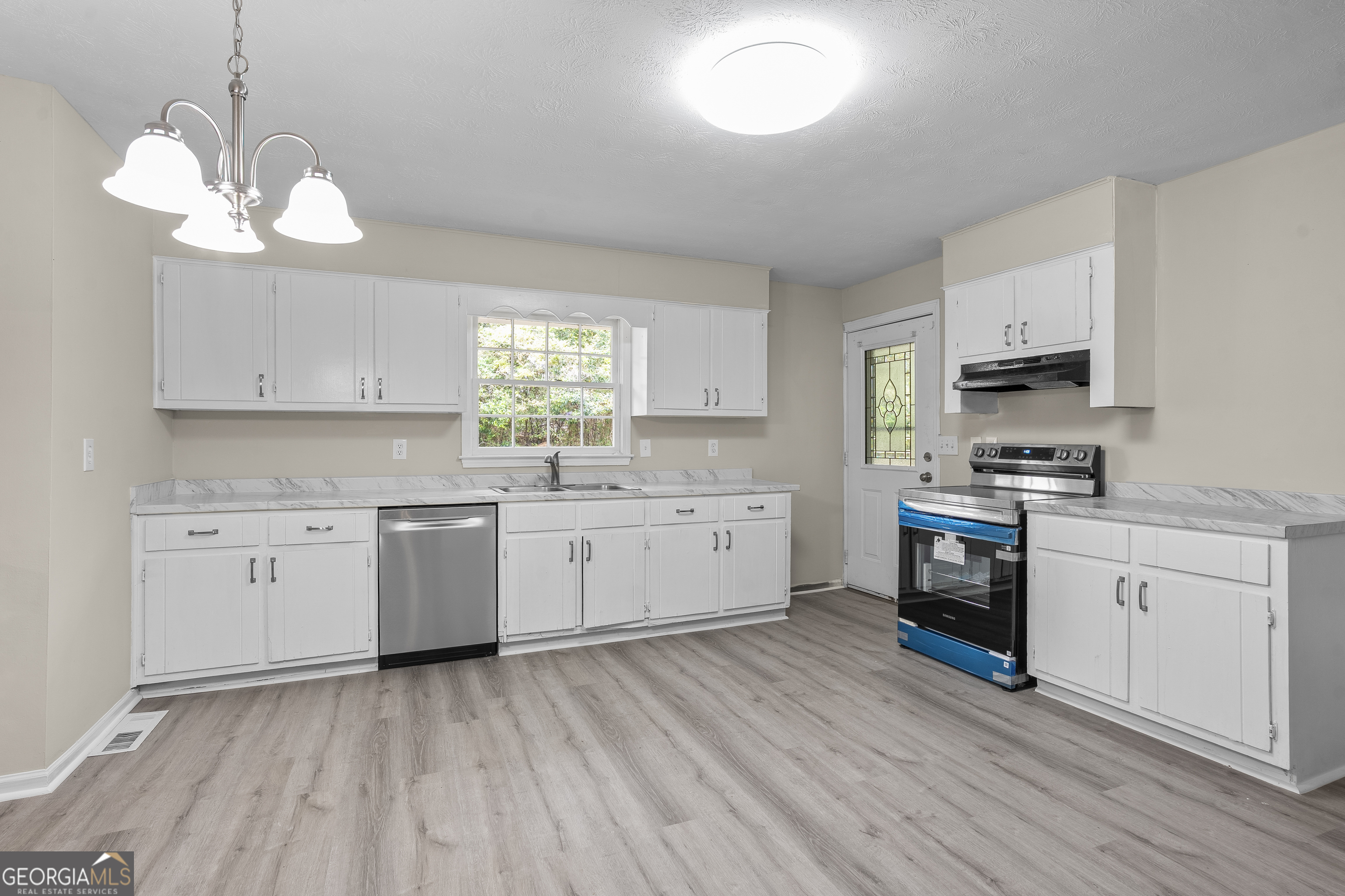 3219 Rondelay Drive Lithonia, GA 30038 - Photo 8 of 25