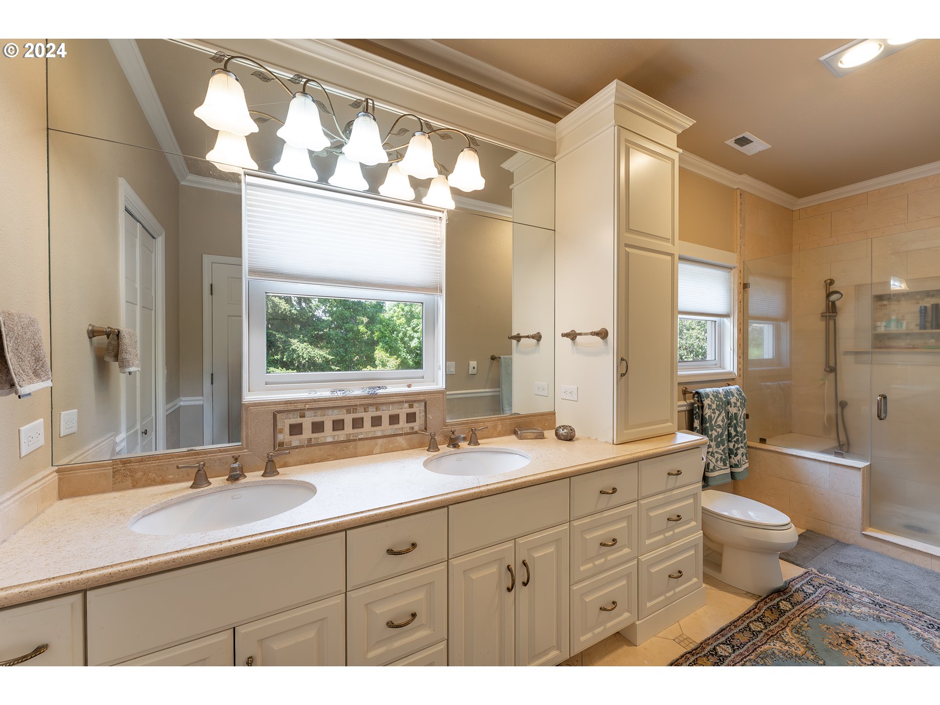 380 Southeast Summit Drive Roseburg, OR 97470 - Photo 15 of 33 Owner's Suite Bathroom